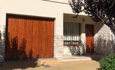 Casa en venta de 2 dormitorios c/ cochera en 9 de Julio