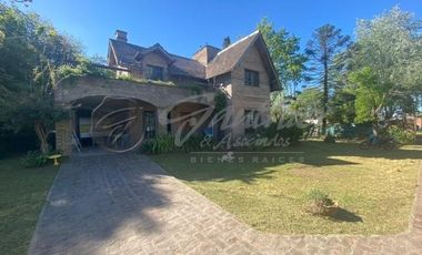 Casa En Venta En Zárate: BARRIO SAAVEDRA Oportunidad CHALET ÚNICO