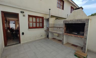 Dúplex en venta de 2 dormitorios c/ cochera en Costa Azul