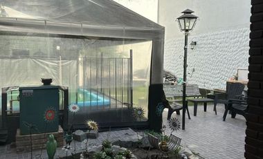 Casa en venta de 3 dormitorios c/ cochera en Nueva Pompeya