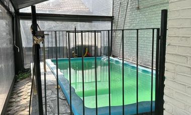 Casa en venta de 3 dormitorios c/ cochera en Nueva Pompeya