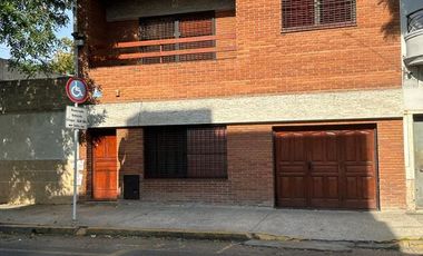 Casa en venta de 3 dormitorios c/ cochera en Nueva Pompeya