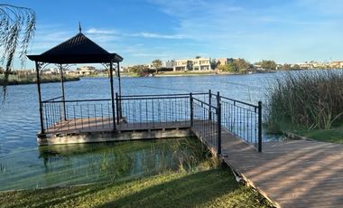Casa en venta  en La Reserva Cardales, Sofitel sobre el LAGO Lujo clásico LAGUNA