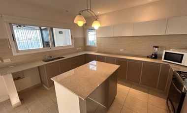 Casa en venta  en La Reserva Cardales, Sofitel sobre el LAGO Lujo clásico LAGUNA