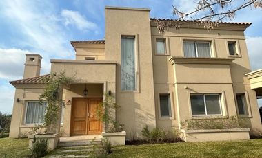 Casa en venta  en La Reserva Cardales, Sofitel sobre el LAGO Lujo clásico LAGUNA