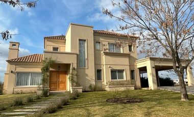 Casa en venta  en La Reserva Cardales, Sofitel sobre el LAGO Lujo clásico LAGUNA