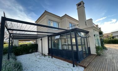 Casa en venta  en La Reserva Cardales, Sofitel sobre el LAGO Lujo clásico LAGUNA