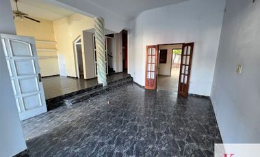 Casa en venta de 5 dormitorios c/ cochera
