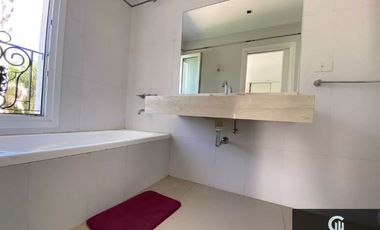 Casa en alquiler de 5 dormitorios c/ cochera en Manuel Alberti