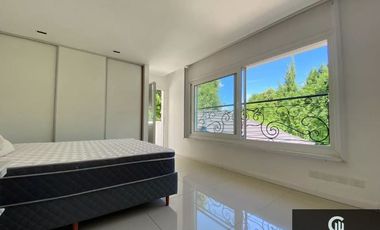 Casa en alquiler de 5 dormitorios c/ cochera en Manuel Alberti