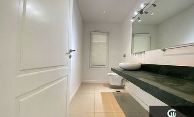 Casa en alquiler de 5 dormitorios c/ cochera en Manuel Alberti