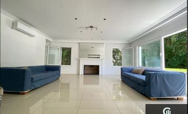 Casa en alquiler de 5 dormitorios c/ cochera en Manuel Alberti