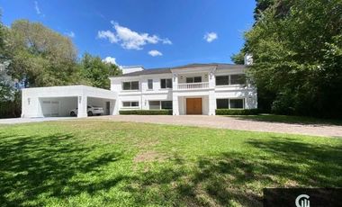 Casa en alquiler de 5 dormitorios c/ cochera en Manuel Alberti