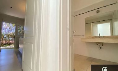 Casa en alquiler de 5 dormitorios c/ cochera en Manuel Alberti