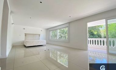 Casa en alquiler de 5 dormitorios c/ cochera en Manuel Alberti