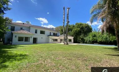 Casa en alquiler de 5 dormitorios c/ cochera en Manuel Alberti