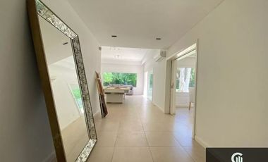 Casa en alquiler de 5 dormitorios c/ cochera en Manuel Alberti