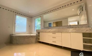 Casa en alquiler de 5 dormitorios c/ cochera en Manuel Alberti