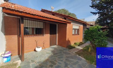 Departamento en venta de 2 dormitorios c/ cochera en Costa Azul