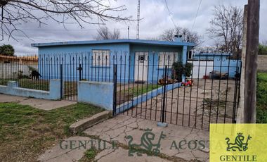 Casa en venta de 4 dormitorios c/ cochera en Villa Cacique