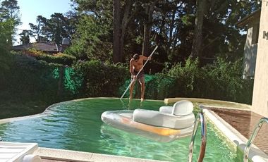 Moderno chalet 4 ambientes con piscina. Sierra de los Padres. Permuta