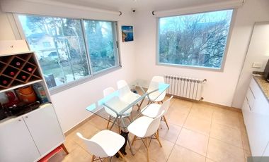 Moderno chalet 4 ambientes con piscina. Sierra de los Padres. Permuta