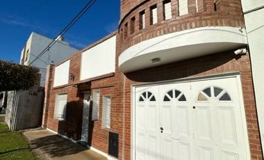 Casa en venta de 4 dormitorios c/ cochera en La Plata
