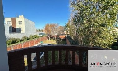 Casa en venta de 4 dormitorios c/ cochera en La Plata