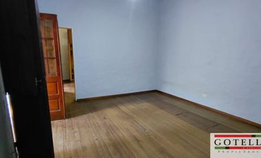 Venta Temperley Casa Chorizo de 3 Dormitorios c/ cochera y patio Apta Credito