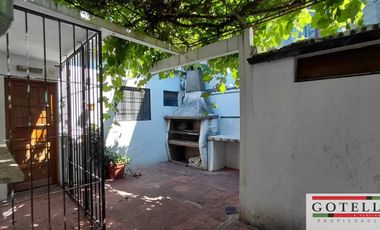 Venta Temperley Casa Chorizo de 3 Dormitorios c/ cochera y patio Apta Credito