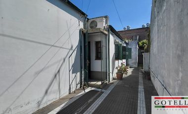 Venta Temperley Casa Chorizo de 3 Dormitorios c/ cochera y patio Apta Credito