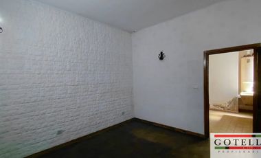 Venta Temperley Casa Chorizo de 3 Dormitorios c/ cochera y patio Apta Credito