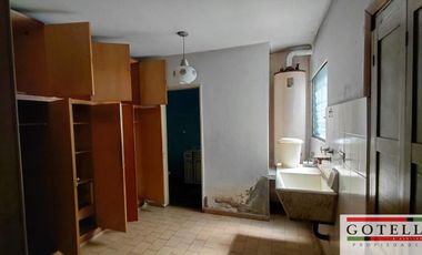 Venta Temperley Casa Chorizo de 3 Dormitorios c/ cochera y patio Apta Credito