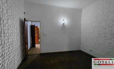 Venta Temperley Casa Chorizo de 3 Dormitorios c/ cochera y patio Apta Credito