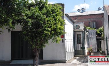 Venta Temperley Casa Chorizo de 3 Dormitorios c/ cochera y patio Apta Credito