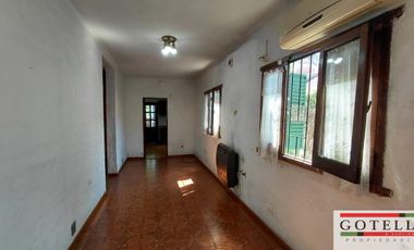 Venta Temperley Casa Chorizo de 3 Dormitorios c/ cochera y patio Apta Credito