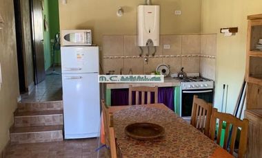 AT140 - ICHO CRUZ SIERRA Casa con 2 Dormitorios, 1 baño, Living-Comedor, Pileta