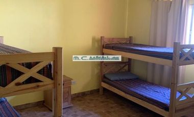 AT140 - ICHO CRUZ SIERRA Casa con 2 Dormitorios, 1 baño, Living-Comedor, Pileta