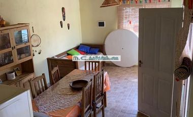AT140 - ICHO CRUZ SIERRA Casa con 2 Dormitorios, 1 baño, Living-Comedor, Pileta