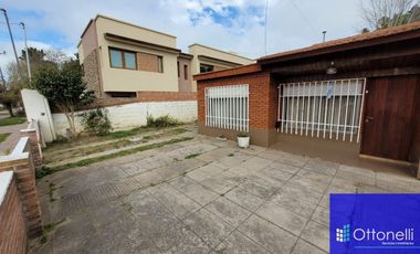Casa en venta de 2 dormitorios c/ cochera en Mar de Ajo