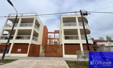 Departamento en venta de 2 dormitorios c/ cochera en San Bernardo