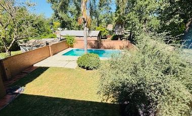 Chalet en venta de 2 dormitorios c/ cochera en Roldán