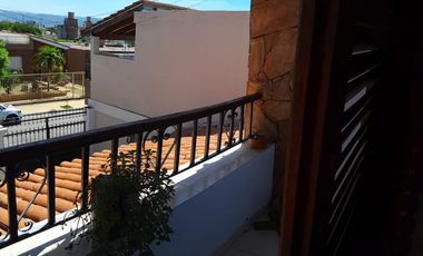 CASA CON DEPARTAMENTO ZONA OESTE