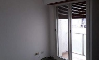 Venta Monte Grande Dpto 2 ambientes con cochera sobre Avenida Brd Bs As