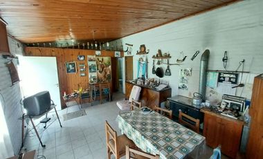 Casa quinta en venta de 11400m2 ubicado en Barrio Colinas Verdes de 1 hectáreaa.