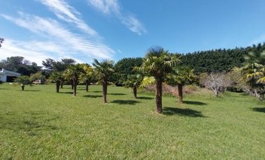 Casa quinta en venta de 11400m2 ubicado en Barrio Colinas Verdes de 1 hectáreaa.