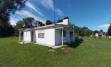 Casa quinta en venta de 11400m2 ubicado en Barrio Colinas Verdes de 1 hectáreaa.