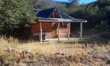 FINA PATAGONIA. Casa en venta de 2 dormitorios c/ cochera en San Martin de los Andes