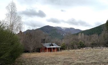 FINA PATAGONIA. Casa en venta de 2 dormitorios c/ cochera en San Martin de los Andes