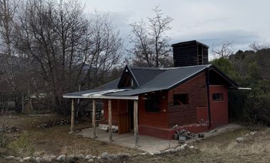 FINA PATAGONIA. Casa en venta de 2 dormitorios c/ cochera en San Martin de los Andes